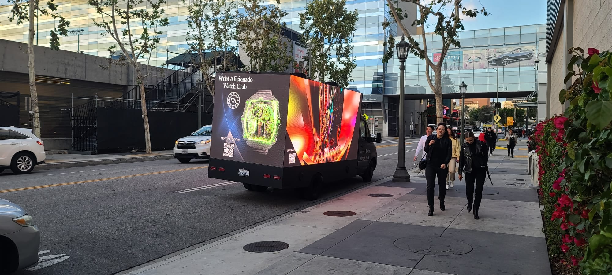 Yonwaytech p2.976 p3.91 IP65 right corner led truck display